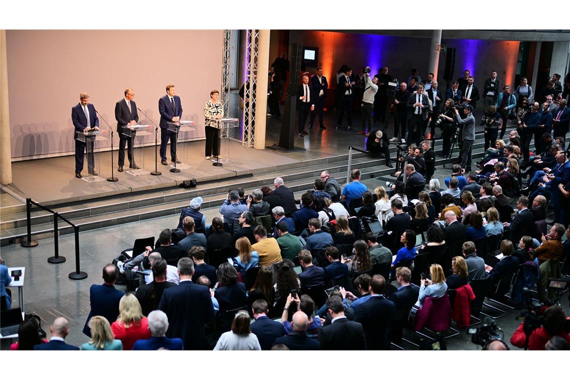 Union und SPD machen Weg für gemeinsame Regierung frei Volles Haus bei der Vorstellung des Koalitionsvertrages von Union und SPD.