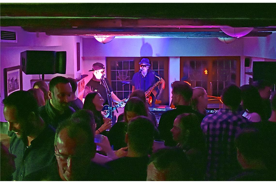 Volles Haus im Kunberger an der Marktstraße. Livenacht Backnang November 2024. E...