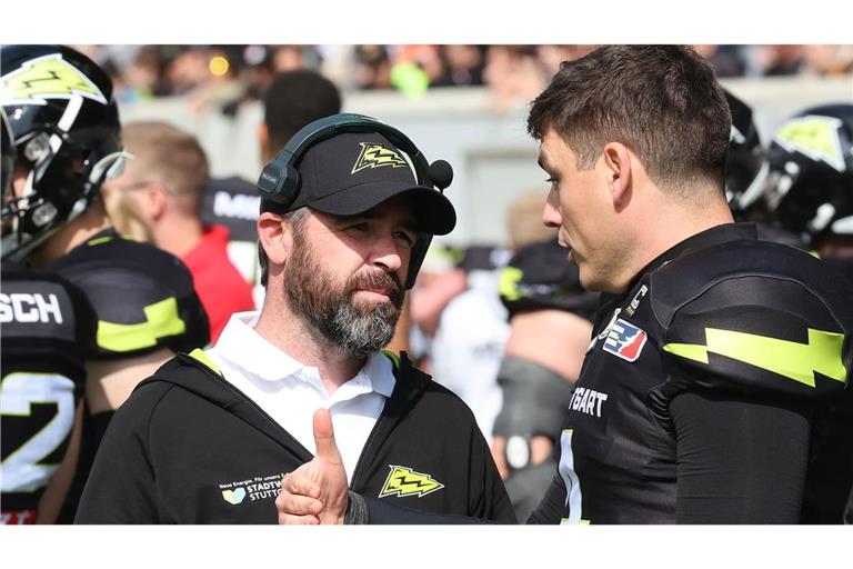 Vollstes Vertrauen: Coach Jordan Neuman, Quarterback Reilly Hennessey.