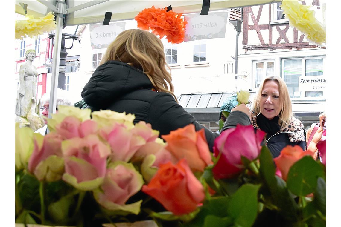 Vom BKC erhalten neben Berlinern vorallem die Damen am Valentinstag eine Rose ge...