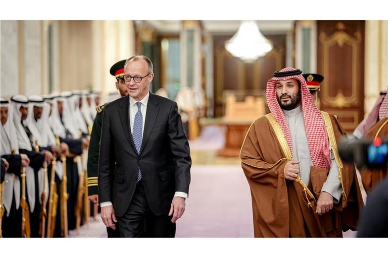 Vom geächteten Herrscher zum begehrten Partner: Merz und der saudische Kronprinz.