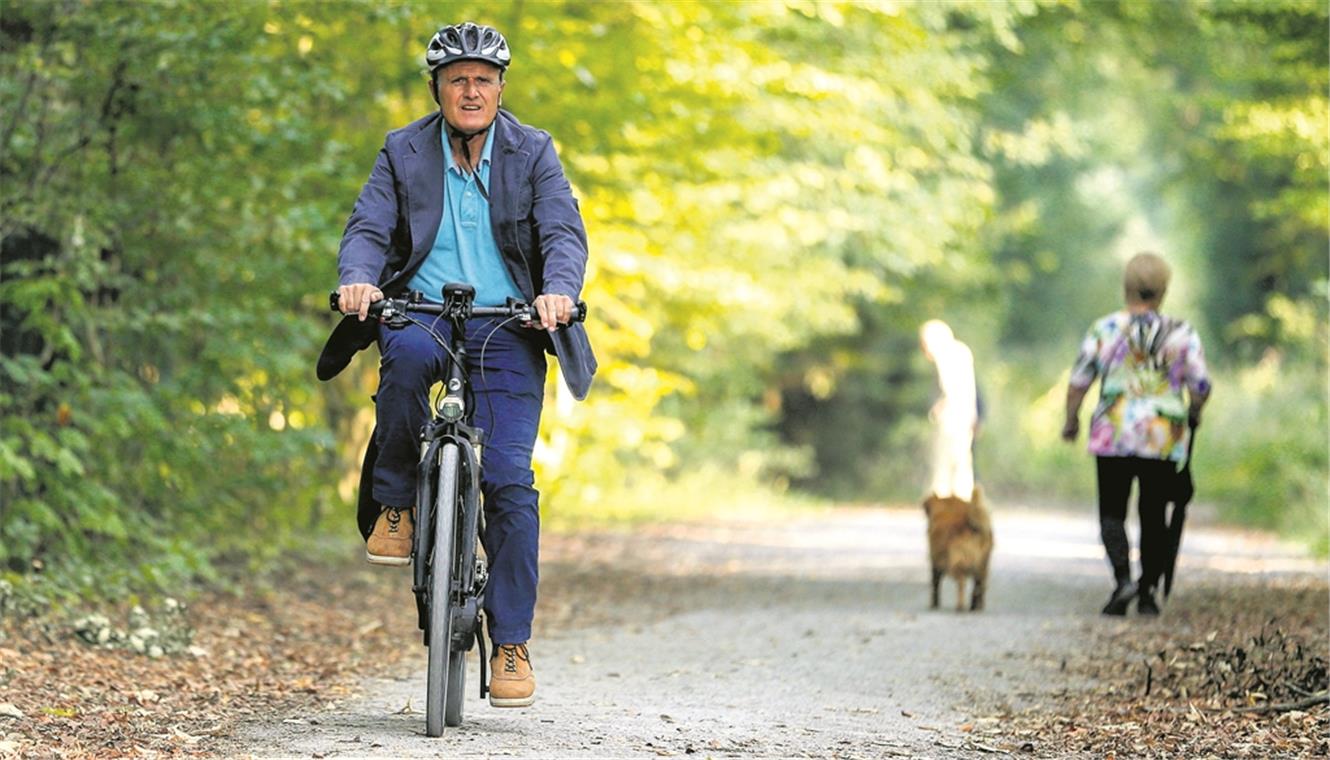 Vom Heppsee über den Plattenwald zum Stiftsgrundhof: Oberbürgermeister Frank Nopper war gestern bei seinem „Gemarkungslauf“ mit dem E-Bike, zu Fuß und in der Kutsche unterwegs. Fotos: A. Becher