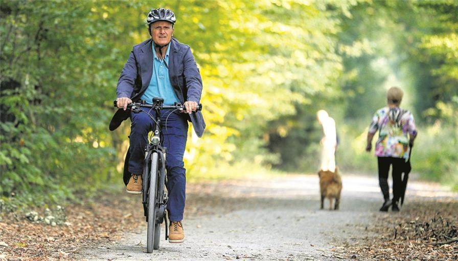 Vom Heppsee über den Plattenwald zum Stiftsgrundhof: Oberbürgermeister Frank Nopper war gestern bei seinem „Gemarkungslauf“ mit dem E-Bike, zu Fuß und in der Kutsche unterwegs. Fotos: A. Becher