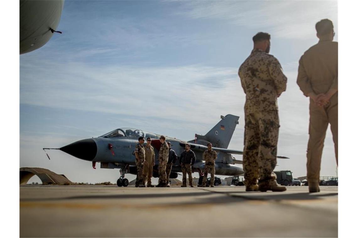 Vom Luftwaffenstützpunkt Al-Asrak in Jordanienn starten die Tornado-Aufklärungsflugzeuge während der Mission „Counter Daesh“ in Richtung Syrien. Foto: Michael Kappeler/dpa pool/dpa