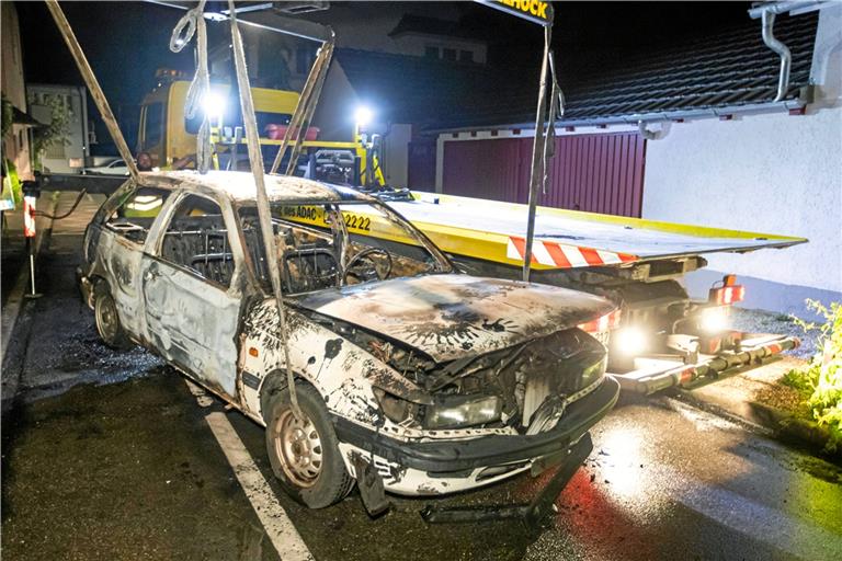 Vom Mitshubishi blieb nur ein Wrack übrig. Foto: 7aktuell/Simon Adomat