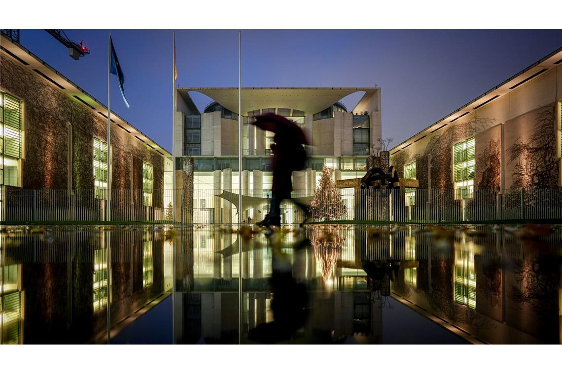 Vom Regen in die Traufe? Vor der Abstimmung über das Rentenpaket regnet es im Berliner Regierungsviertel.