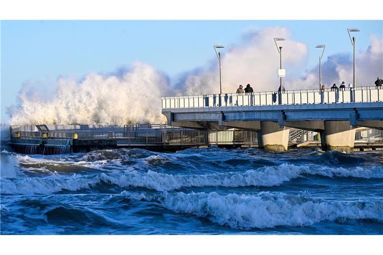Vom Sturmwetter besonders stark betroffen ist die Ostseeküste Polens - wie hier das Ostseebad Kolberg.
