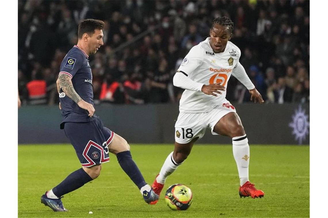 Vom Bayern-Flop zum VfL-Gegner: OSC Lilles Renato Sanches Vom Transfer-Flop zum begehrten Spieler: Renato Sanches (r) von OSC Lille im Duell mit Lionel Messi. Foto: Michel Euler/AP/dpa