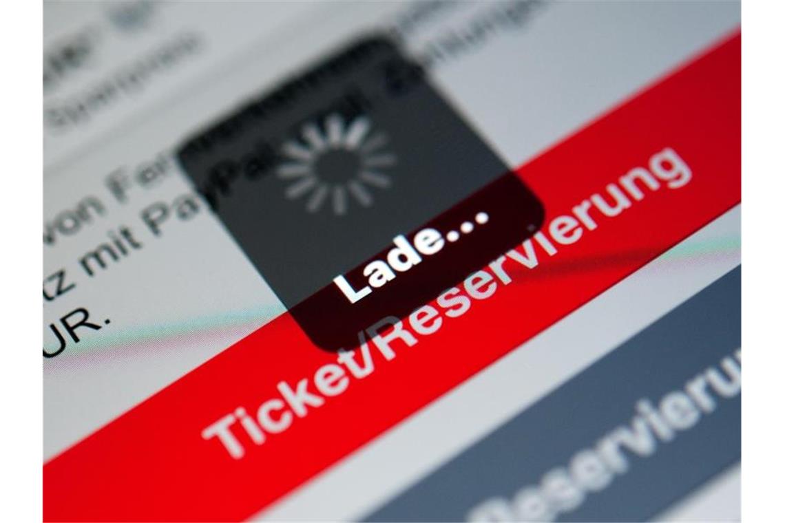 Soldaten in Uniform fahren ab Januar kostenlos mit der Bahn Von Anfang 2020 an sollen Soldaten in Uniform kostenlos die Züge der Deutschen Bahn benutzen können. Foto: Sebastian Gollnow/Symbolbild