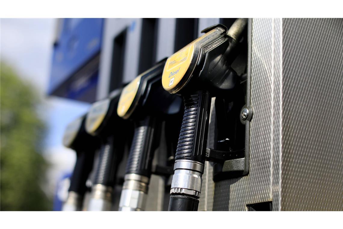 Von Anfang Mai bis Ende Juni werden die Steuern auf Diesel und Benzin gesenkt (Symbolbild).