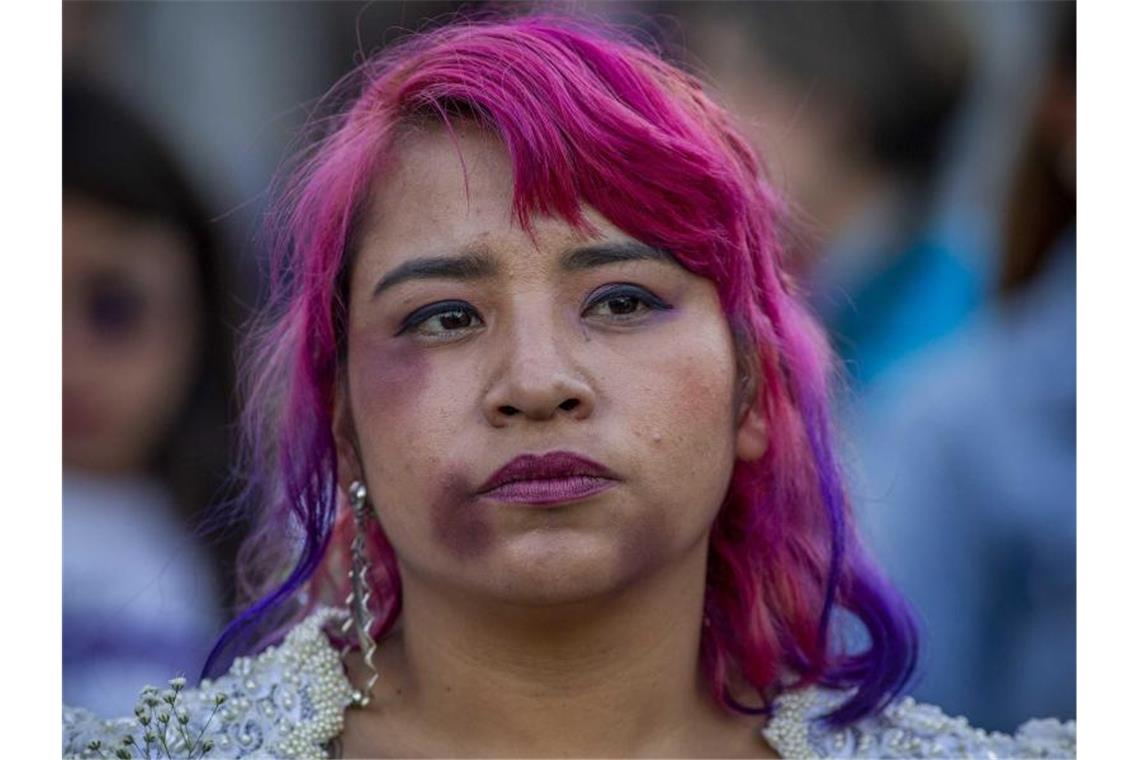 Frauen in Mexiko erheben ihre Stimme gegen Femizide Von Argentinien bis Mexiko ist Gewalt gegen Frauen seit Jahrzehnten weit verbreitet. Foto: Jair Cabrera/Zuma Press/dpa