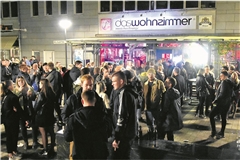 Von Bars wie dem Wohnzimmer über das Straßenfest in Backnang bis hin zur Shisha-Bar oder zu Dorffesten wie dem Schlossfest in Ebersberg – ganz ohne Partyspots steht die Jugend in Backnang und Umgebung nicht da. Fotos: Alexander Becher/Tobias Sellmaier