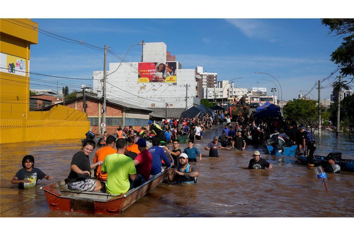 Von dem Hochwasser in Brasilien sind nach offiziellen Angaben etwa 850.000 Einwohner in 340 Ortschaften des Bundesstaates Rio Grande do Sul betroffen.