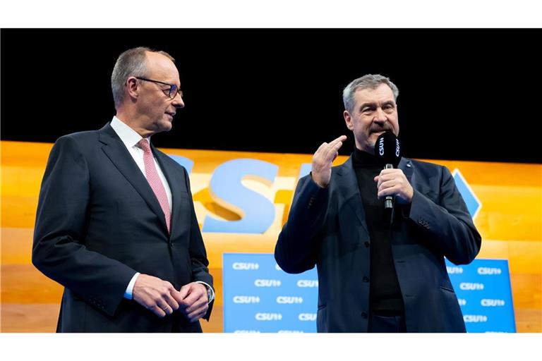 Von den CSU-Delegierten wird Kanzler Friedrich Merz (CDU) in München herzlich empfangen.