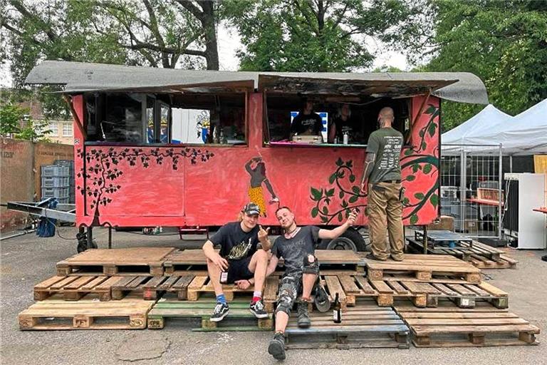 Von der Jugendmeile nicht wegzudenken: Der umgebaute Bauwagen, der als Getränkestand fungierte. Foto: Juze Backnang