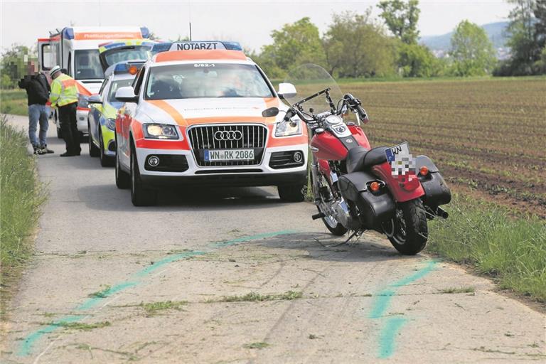 Von der Straße abgekommen und gestürzt ist ein 49-jähriger Motorradfahrer. Foto: 7aktuell/M. Okatan 