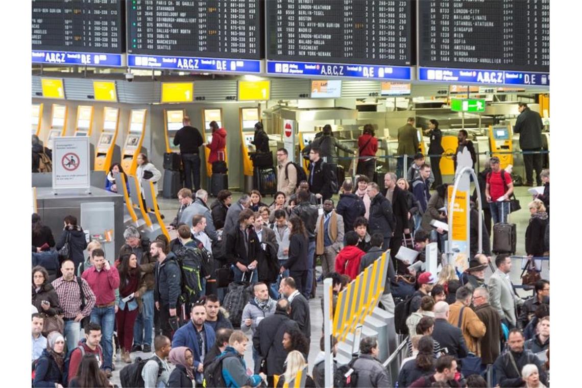 Von deutschen Flughäfen sind im ersten Halbjahr dieses Jahres so viele Passagiere gestartet wie nie in diesem Zeitraum: Fast 58,9 Millionen. Foto: Boris Roessler