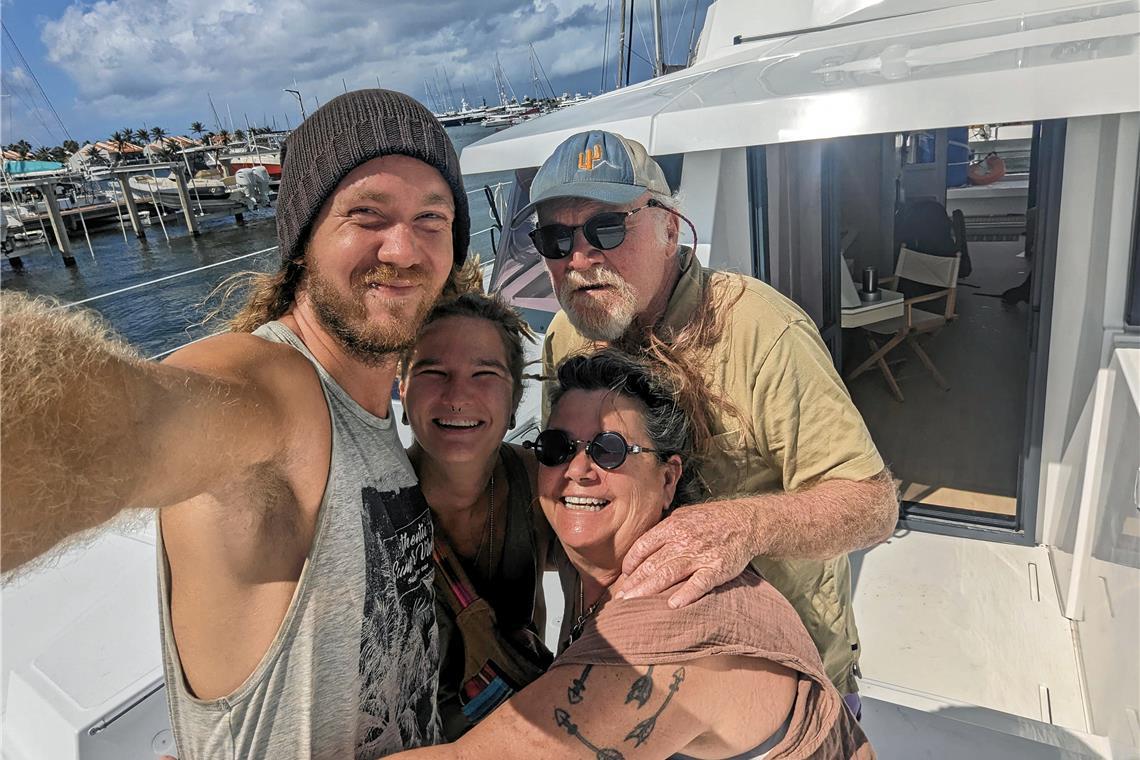 Von einem Paar mit Segelboot ließen sich Didi und Freddy von St. Martin Island aus mitnehmen in die USA.