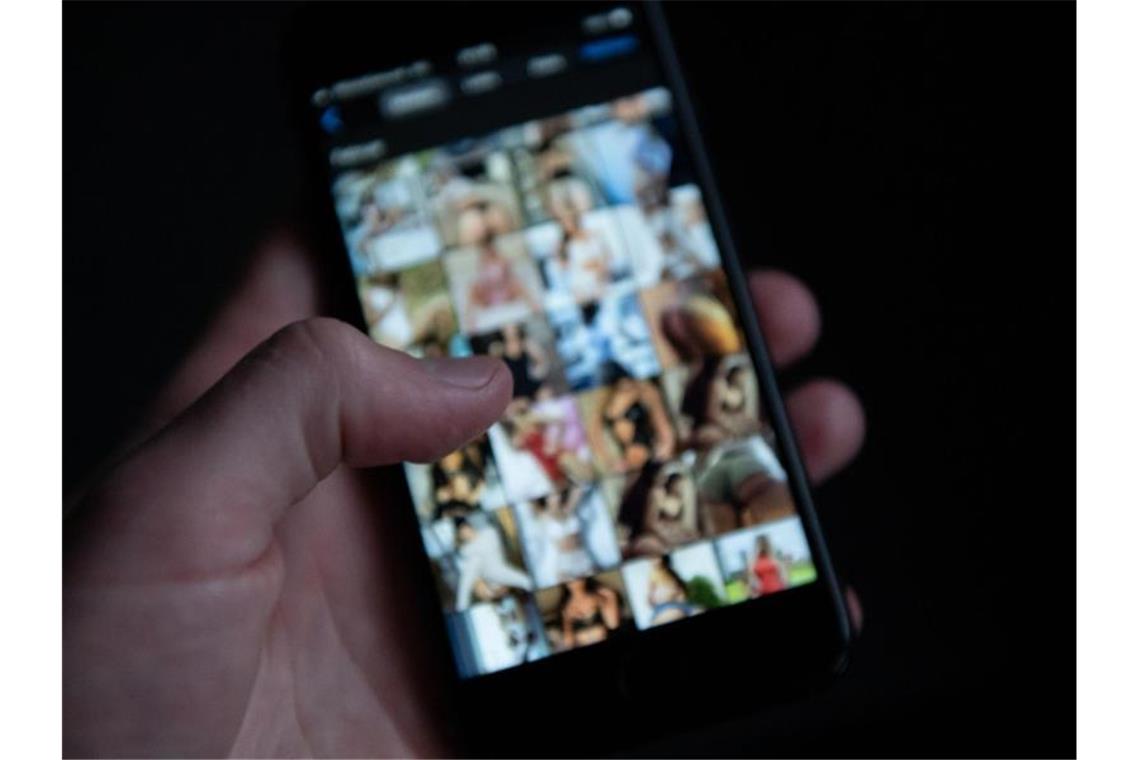Razzia in vier Bundesländern gegen Kinderpornografie Von einem Verdächtigen führten die digitalen Spuren zu einem ganzen Ring mutmaßlicher Konsumenten von Kinderpornografie. Foto: Silas Stein/dpa