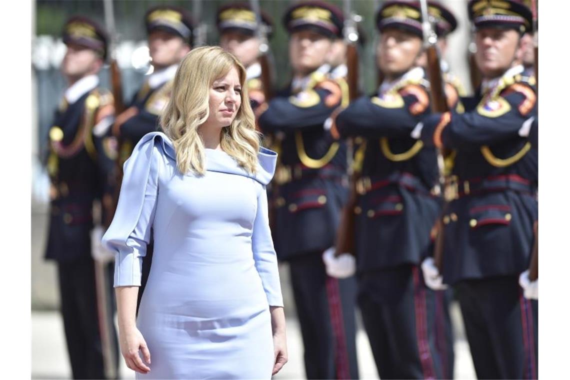 Neue slowakische Präsidentin Caputova tritt ihr Amt an Von großen Hoffnungen begleitet tritt Zuzana Caputova ihr Amt als Präsidentin der Slowakei an. Die erste Frau an der Staatsspitze ist pro-europäisch und liberal. Foto: Dalibor Glück/CTK