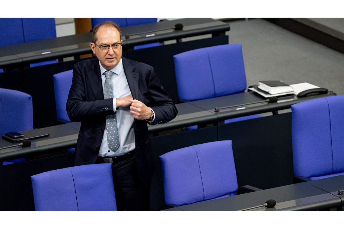 Bundestag läutet Kurswechsel ein: Familiennachzug ausgesetzt Von Grünen und Linken gab es harsche Kritik an dem Vorhaben von Alexander Dobrindt (CSU).
