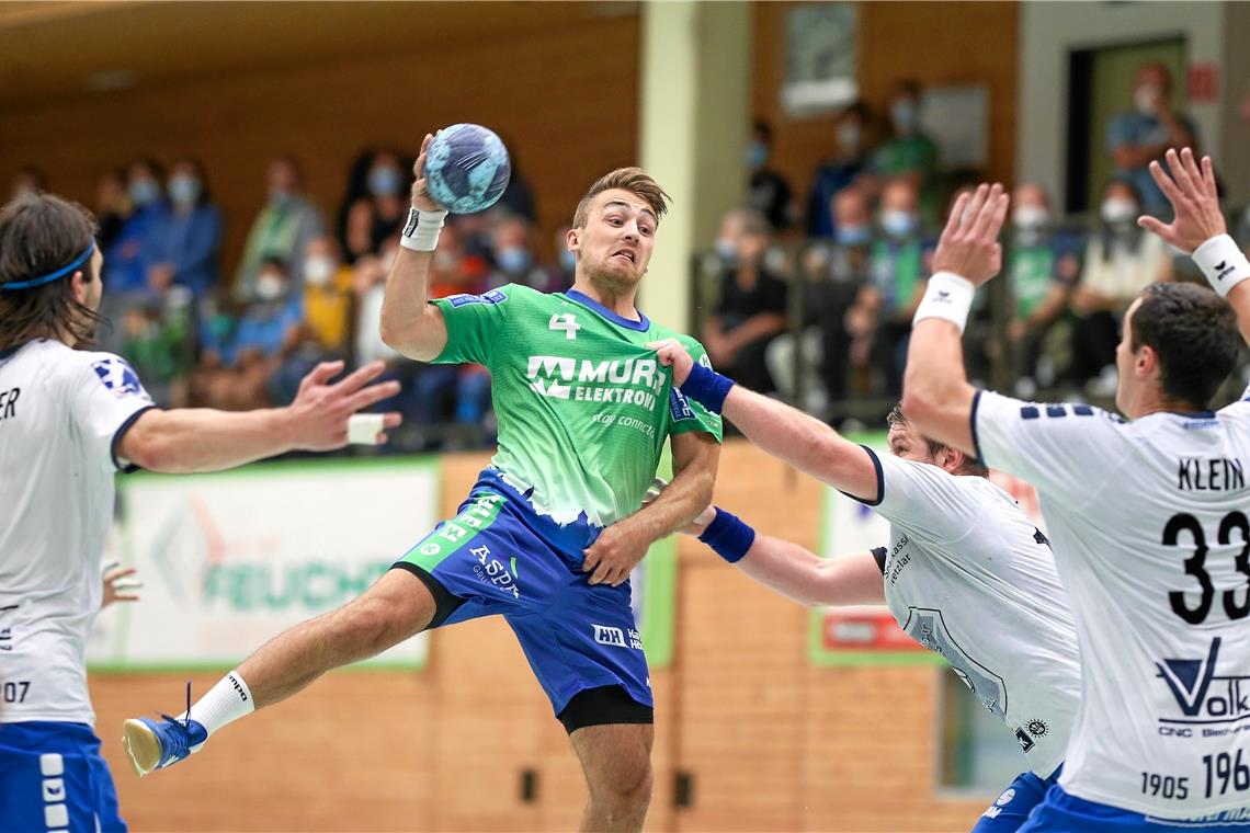 Pokalhürde Hüttenberg ist für HCOB zu hoch Von Hüttenbergs Handballern bereits in der ersten Pokalrunde gestoppt: Tobias Gehrke und der HC Oppenweiler/Backnang. Foto: A. Becher