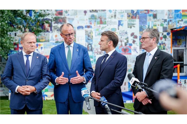 Von links: Donald Tusk, Ministerpräsident von Polen, Bundeskanzler Friedrich Merz, Frankreichs Präsident Emmanuel Macron und Keir Starmer, Premierminister von Großbritannien