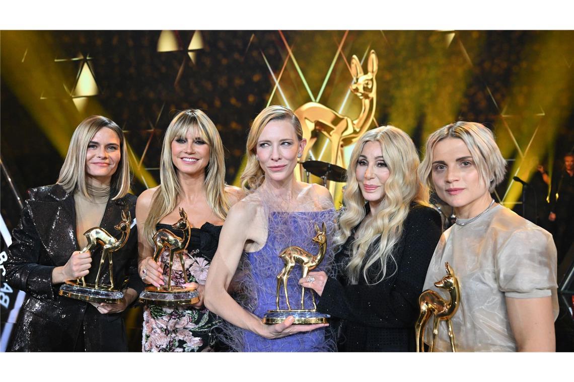 Von links: Mala Emde mit ihrem Bambi der Kategorie Schauspielerin National, Sängerin Cher mit ihrem Bambi in der Kategorie Legende, Schauspielerin Cate Blanchett mit ihrem Bambi in der Kategorie Schauspielerin International, Heidi Klum mit ihrem Bambi in der Kategorie Entertainment und Hazel Brugger, mit ihrem Bambi in der Kategorie Comedy.