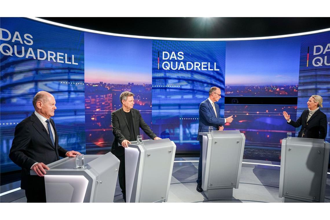 Weidel, Merz, Scholz und Habeck streiten: Wie rechts ist die AfD? Von links: Olaf Scholz (SPD), Robert Habeck (Grüne), Friedrich Merz (CDU) und Alice Weidel (AfD) streiten über die Rolle der Alternative für Deutschland.