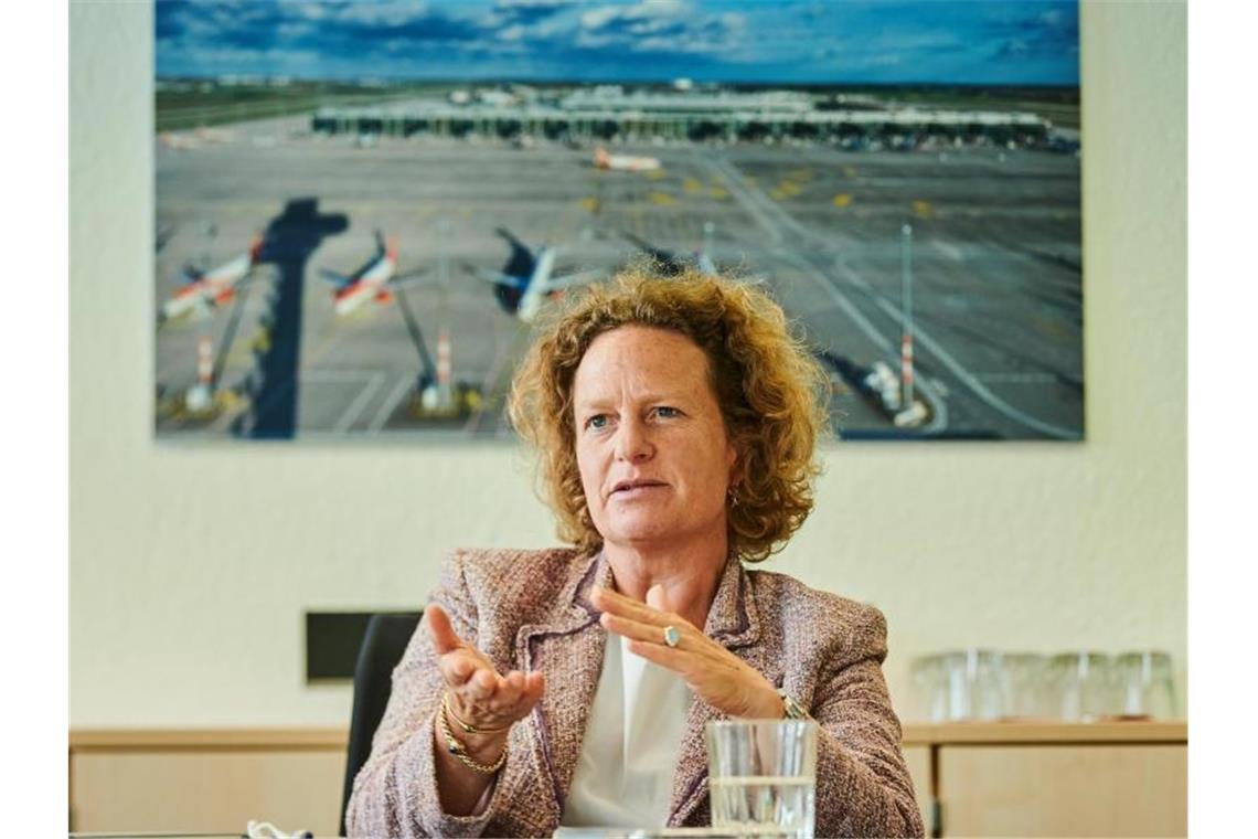 Neue BER-Chefin: „Wir wollen ein normaler Flughafen werden“ Von Massenbach ist ab dem 1.10.2021 neue Geschäftsführerin des BER und war bisher Finanzgeschäftsführerin. Foto: Annette Riedl/dpa