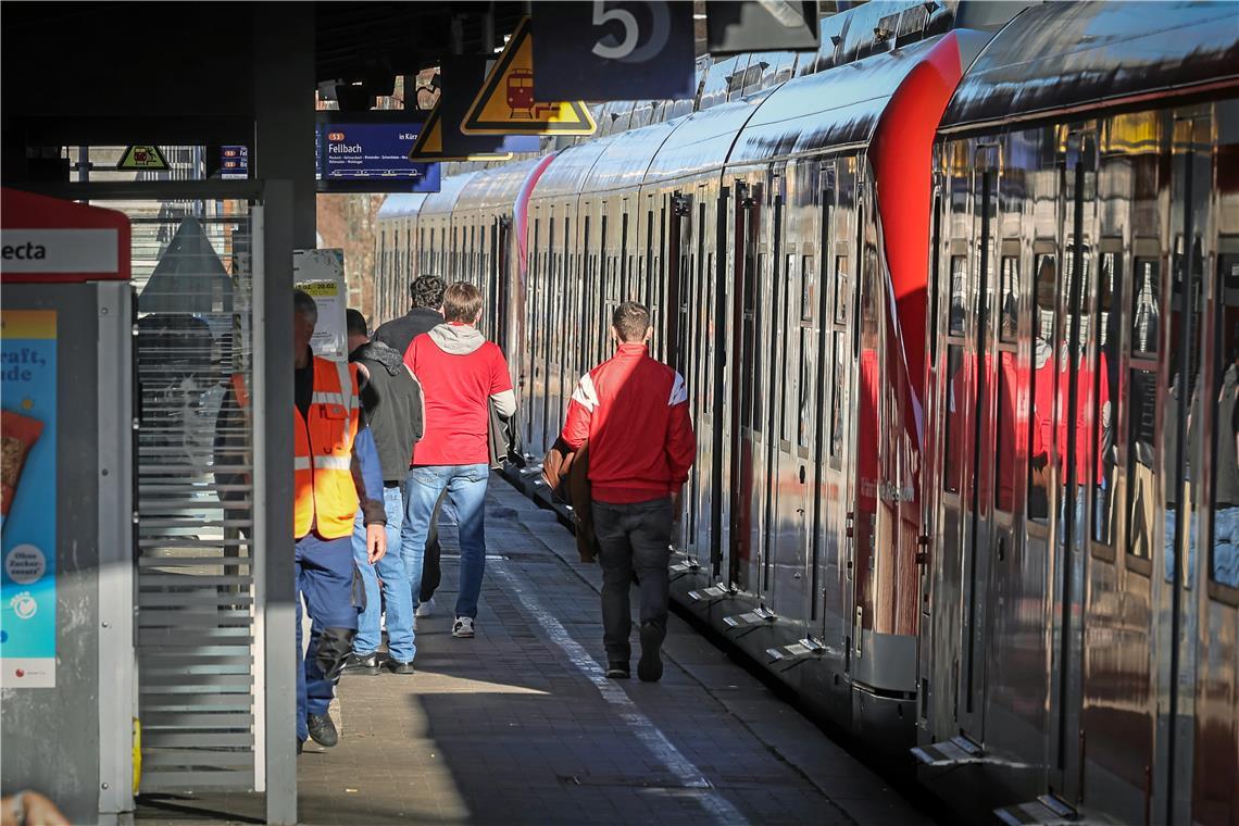 Von Mitte Februar bis Ende März fuhren die S-Bahnen der Linie S3 nur bis Fellbach. Eine vergleichbare Sperrung steht derzeit auf der Murrbahn nicht an. Archivbild: Alexander Becher