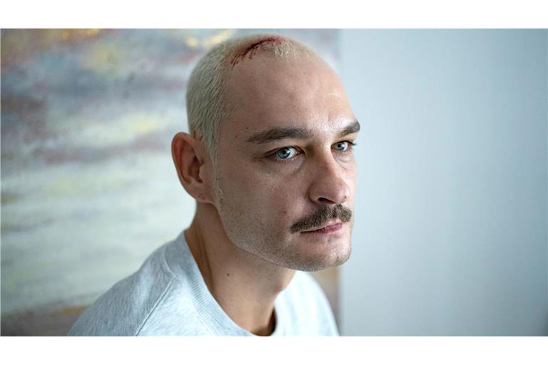 Von wegen „Gekrissel“ im Kopf: Joe Glauning (Andrei Viorel Tacu) reagiert souverän.