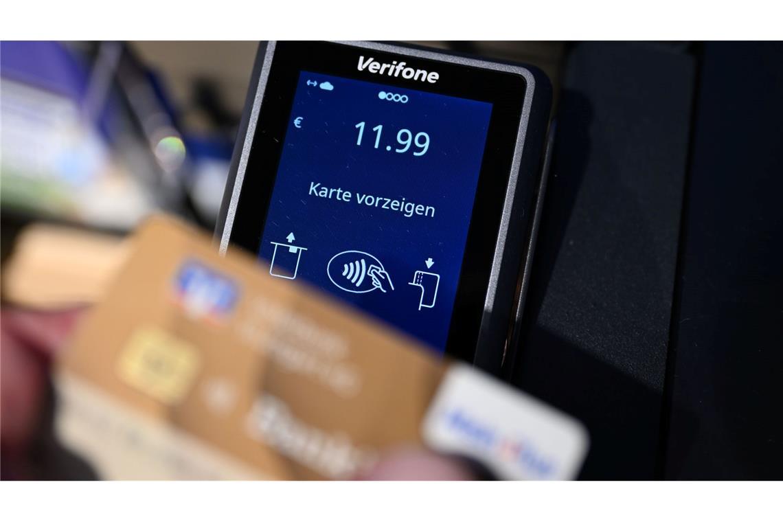 Vor allem das kontaktlose Bezahlen ist beliebt. (Symbolbild)