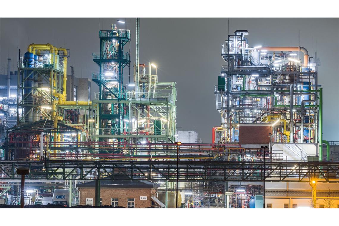 Vor allem die energieintensive Industrie wird derzeit belastet. (Archivbild)