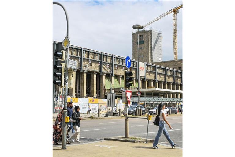 Vor allem die Fußgänger sollen auf der bislang viel befahrenen Straße deutlich mehr Platz bekommen.