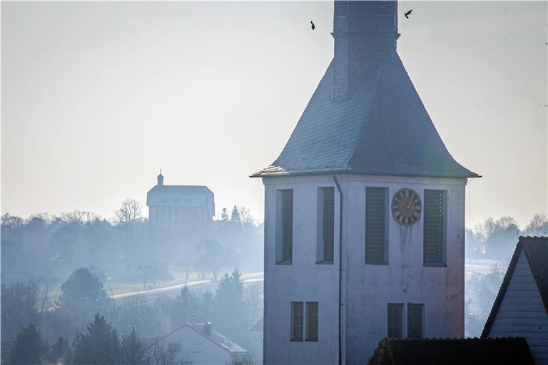 Vor allem im Kirchturm ist Handlungsbedarf, durch einen Wasserschaden könnte in wenigen Jahren ein statisches Problem entstehen. Foto: A. Becher