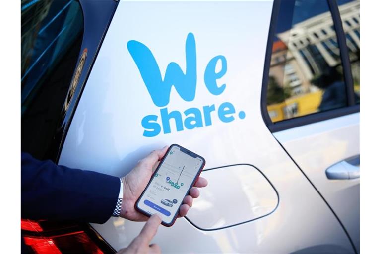 Vor allem in den großen Städten greifen immer mehr Menschen auf Carsharing-Angebote zurück. Foto: Gerald Matzka/zb/dpa