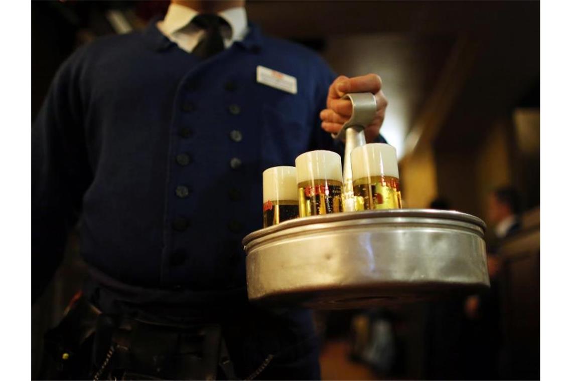 Vor allem kleine Unternehmen, die auf die Gastronomie angewiesen sind, trifft die Krise - etwa Kölsch-Brauereien. Foto: Oliver Berg/dpa