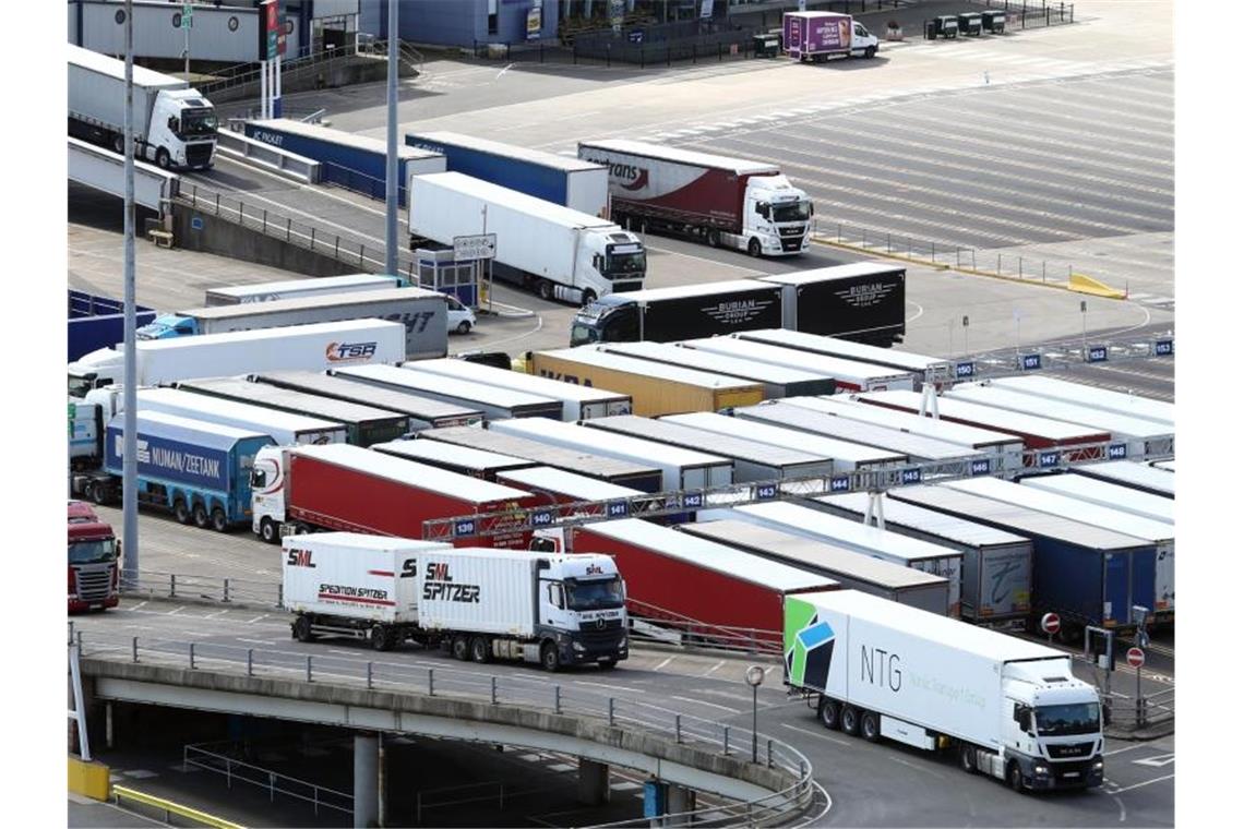 Mehr als eine Million freie Stellen in Großbritannien Vor allem Lastwagenfahrer werden in Großbritanninen gesucht. Foto: Gareth Fuller/PA Wire/dpa