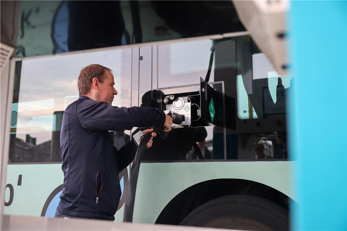 Vor allem Linienbusse sollen an der Wasserstofftankstelle in der Stuttgarter Straße in Waiblingen betankt werden. Foto: Sofiia Shahaievska