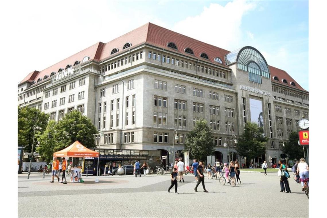 Shopping-Tourismus in Deutschland boomt Vor allem Touristen aus Nicht-EU-Ländern wie China, Russland und den Golfstaaten shoppen gerne - auch, weil die Umsatzsteuer bei der Ausreise erstattet werden kann. Foto: Wolfgang Kumm