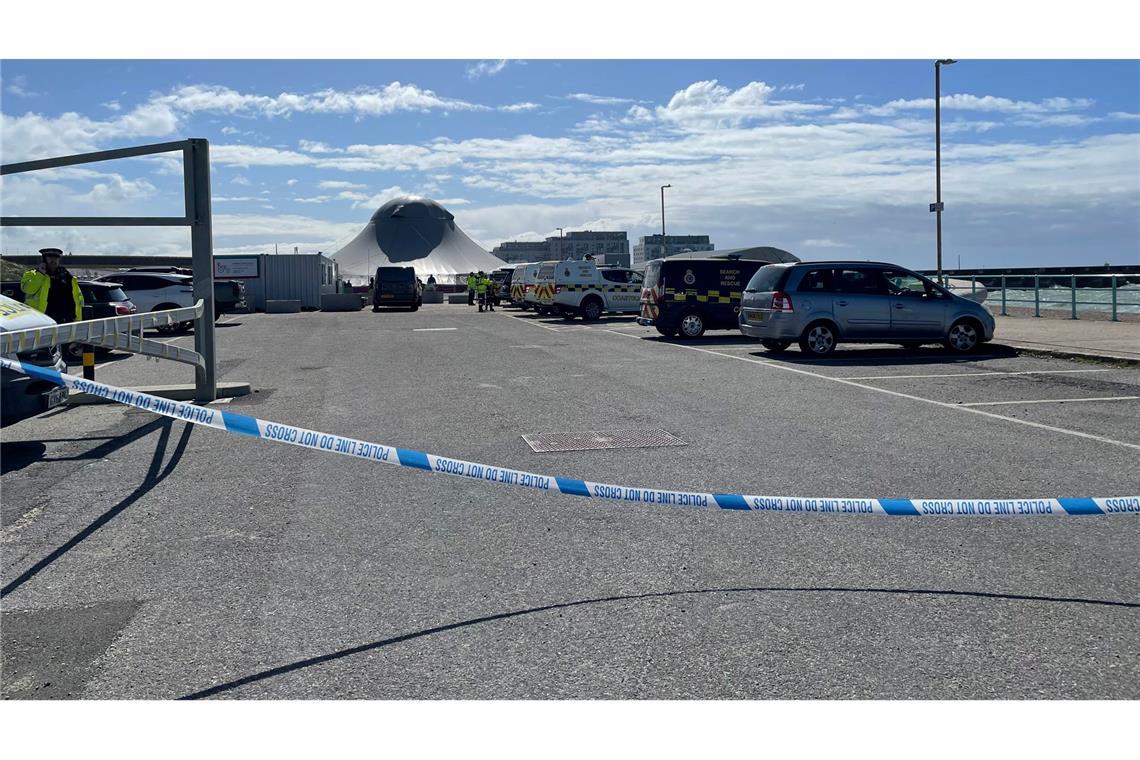Vor Brighton wurden drei Leichen entdeckt. Die Polizei ermittelt.