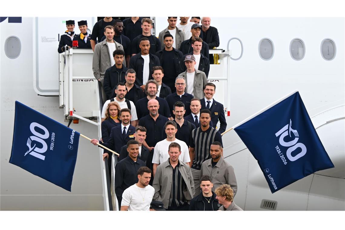 Vor dem Abflug nahm sich die Mannschaft noch Zeit für ein Gruppenfoto.