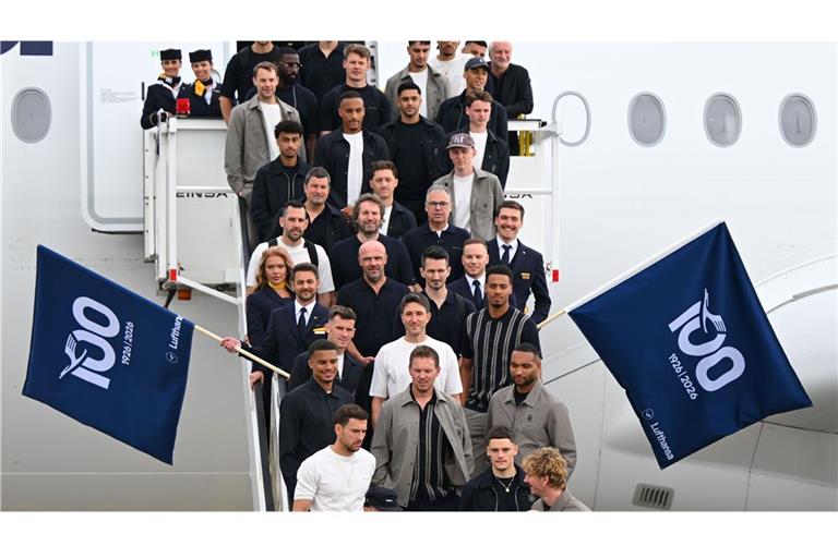 Vor dem Abflug nahm sich die Mannschaft noch Zeit für ein Gruppenfoto.