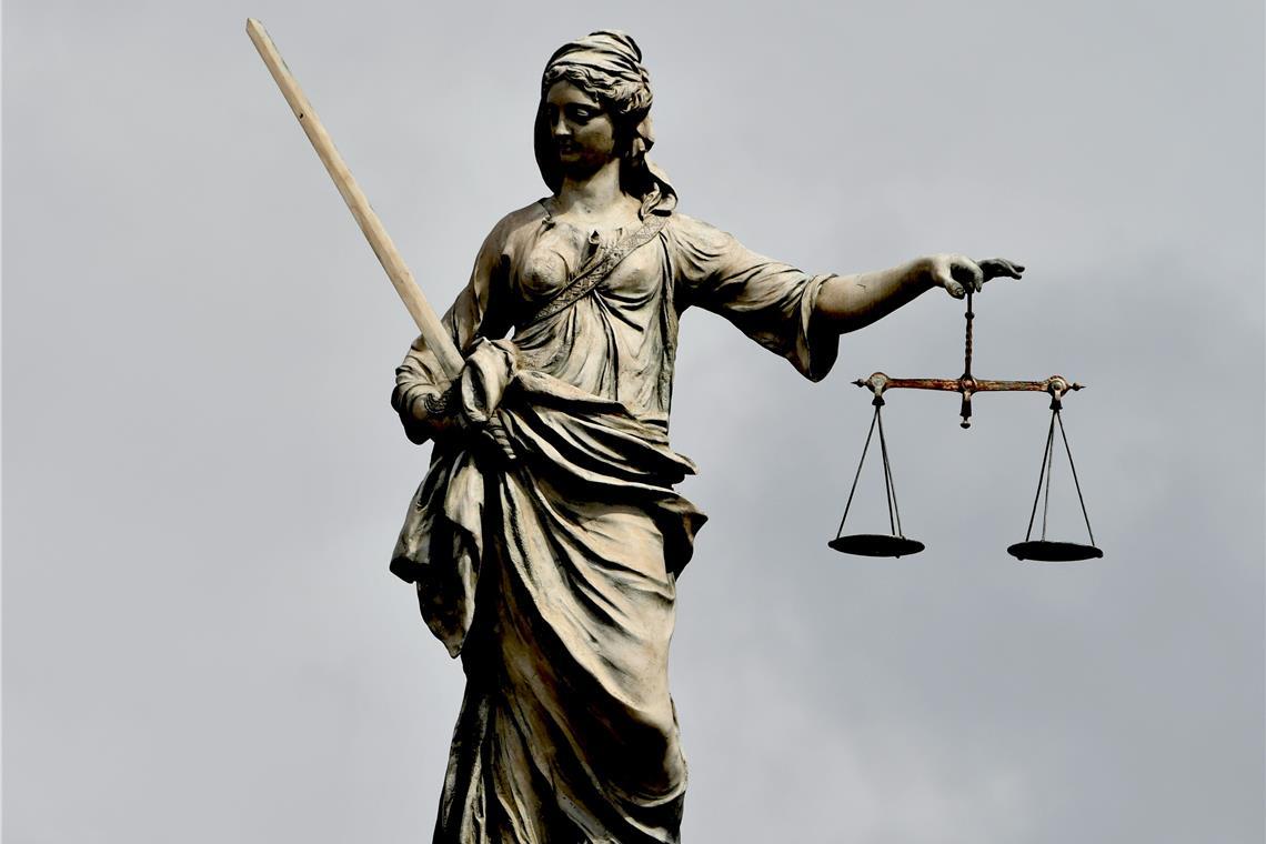 Vor dem Amtsgericht Backnang musste sich ein 46-Jähriger verantworten. Er hatte seinen Bekannten in Sprachnachrichten mehrfach beleidigt. Nun wurde er zu einer Geldstrafe verurteilt. Symbolfoto: Alejandro Pohlenz/Unsplash