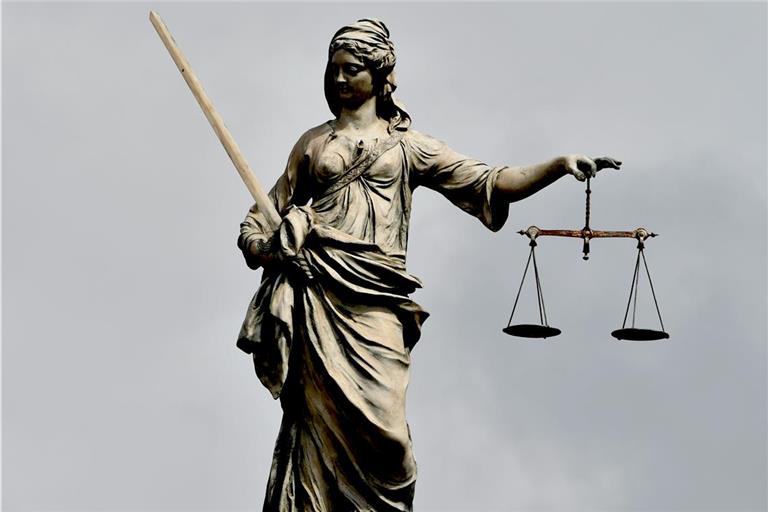 Vor dem Amtsgericht Backnang musste sich ein 46-Jähriger verantworten. Er hatte seinen Bekannten in Sprachnachrichten mehrfach beleidigt. Nun wurde er zu einer Geldstrafe verurteilt. Symbolfoto: Alejandro Pohlenz/Unsplash