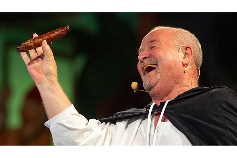 Vor dem Boxkampf um die älteste Bratwurstküche ein bisschen nachgestellte Geschichte: Probst Johann von Siebeleben soll 1404 erstmals eine Bratwurst erwähnt haben. Bernd Plachter spielte ihn nun.