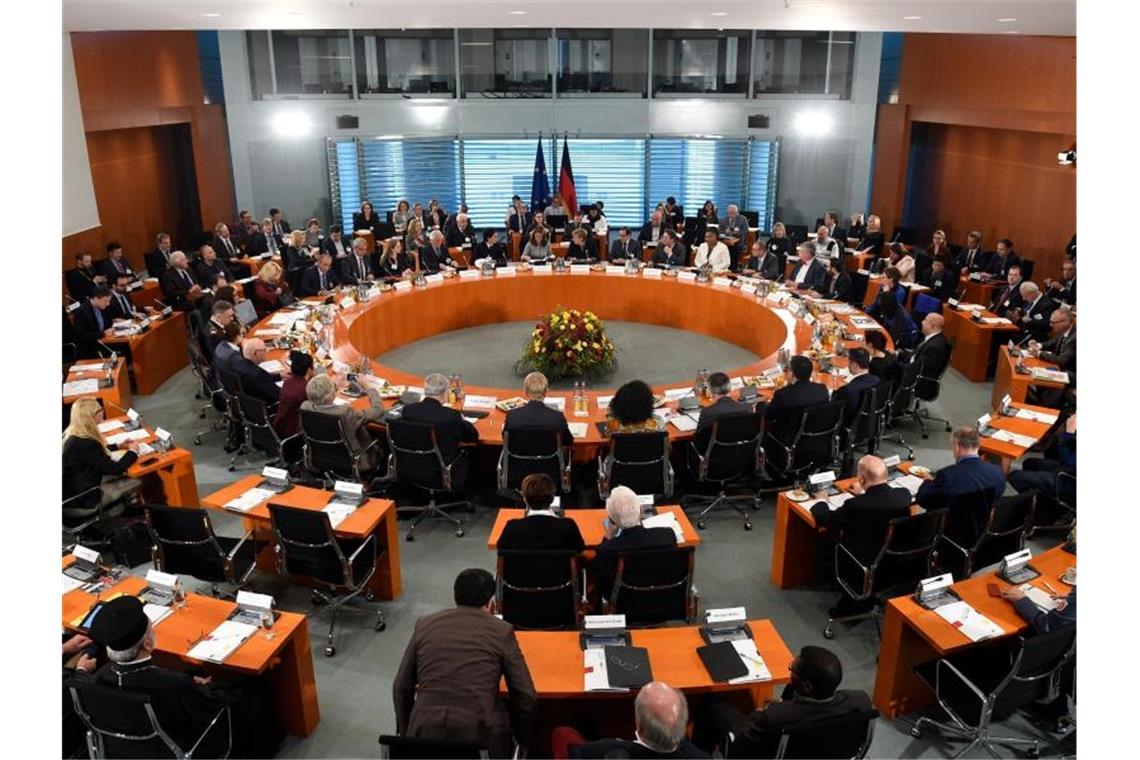 Integrationsgipfel: Wieder reden alle über Flüchtlinge Vor dem Integrationsgipfel im Kanzleramt verlangen Vertreter von Migranten Aufklärung über Rassismus in Sicherheitsbehörden. Foto: picture alliance / dpa
