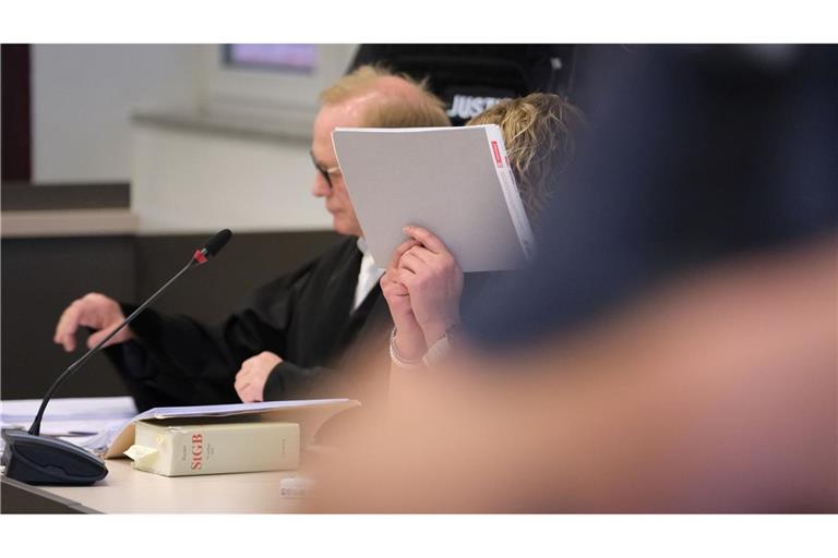 Vor dem Landgericht in Dessau-Roßlau ist eine Zwillingsmutter nach dem Tod ihrer Kinder verurteilt worden. (Archivbild)