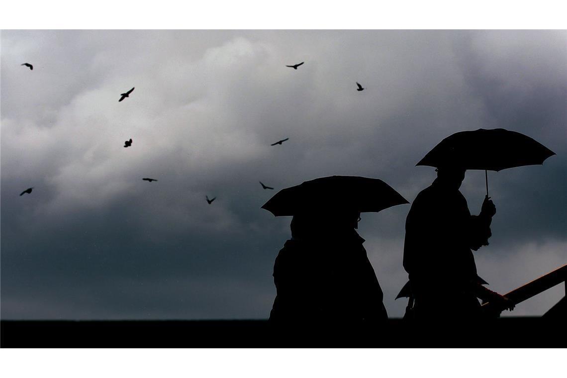 Vor dem langen Osterwochenende müssen sich die Menschen im Südwesten noch etwas gedulden, bis die Sonne länger scheint (Symbolbild).